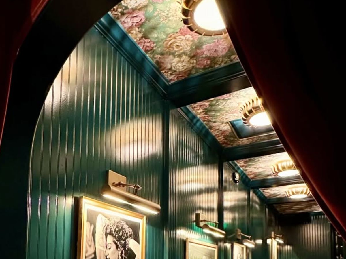 The corridor into the club